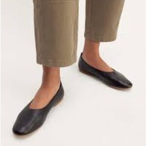 EUC Everlane Black Leather Slip On Shoes
The Day Glove Ballet Flats Size 7.5